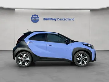 Car image 3