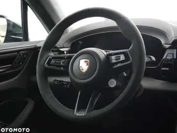 Car image 40