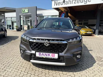 Car image 4