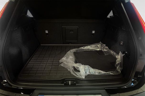 Volvo XC40 B4 Momentum 147 kW image number 5