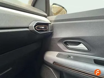 Car image 28