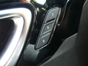 Car image 34