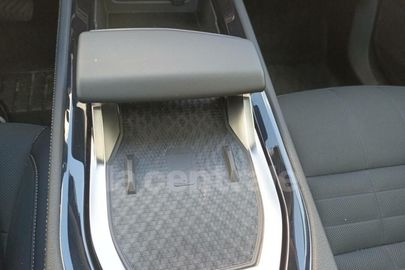 Car image 30