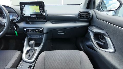 Car image 16