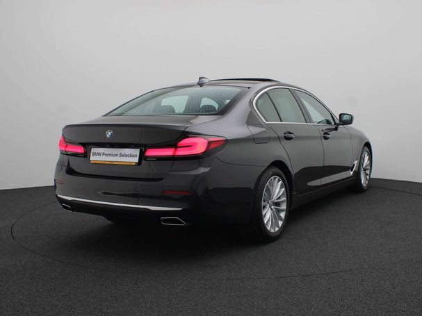 BMW 520d Luxury Line 140 kW image number 3