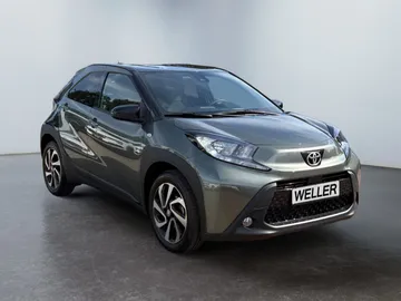 Car image 3