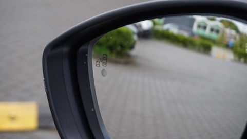 Car image 38