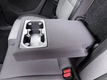 Car image 35