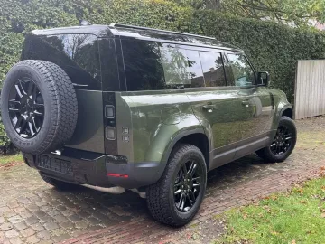 Car image 30