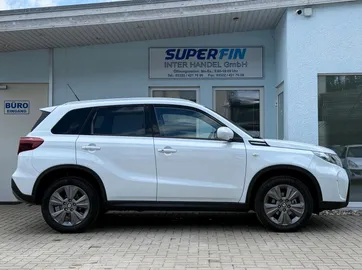 Car image 3