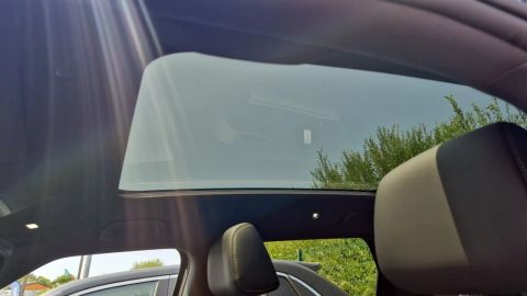 Car image 32