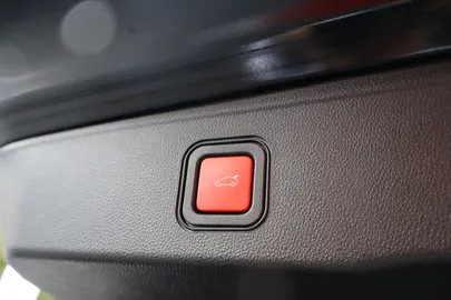Car image 32