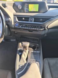 Car image 26