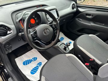 Car image 9