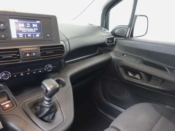 Car image 26