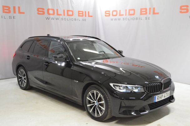 BMW 330 e Touring Sport Line 216 kW image number 2