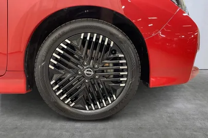 Car image 18