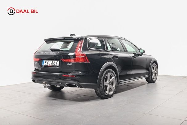 Volvo V60 Cross Country B4 AWD 146 kW image number 3