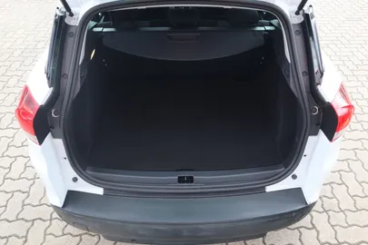 Car image 32