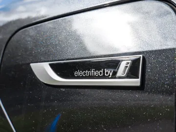 Car image 27