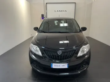 Car image 4