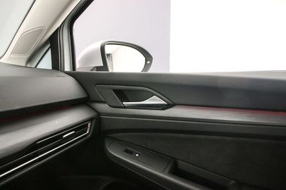 Car image 32