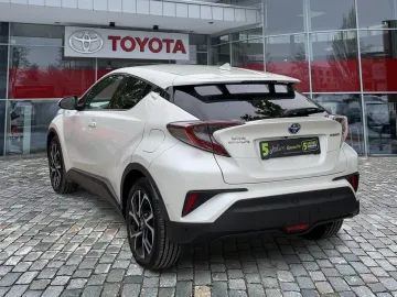Car image 4