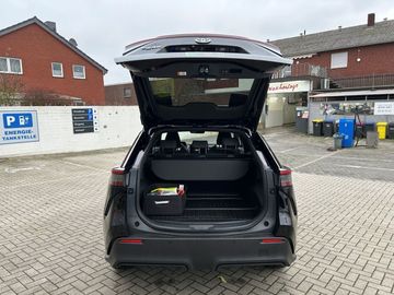 Car image 25