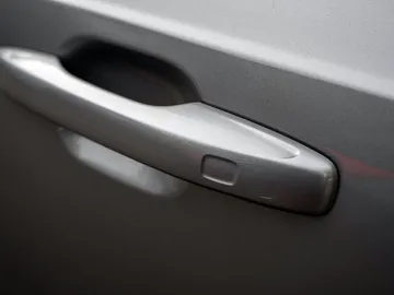 Car image 38