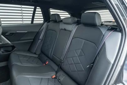 Car image 40