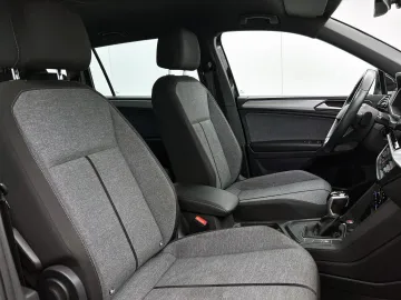 Car image 32