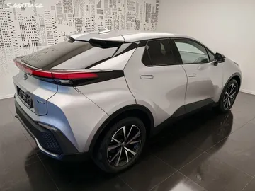 Car image 3