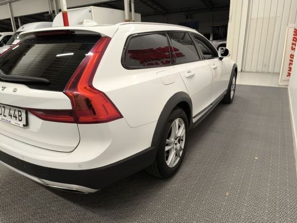 Volvo V90 Cross Country D4 AWD Momentum 140 kW image number 4