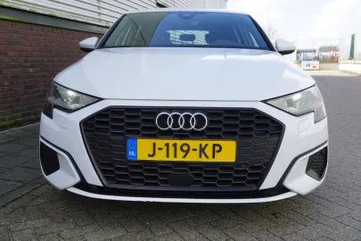 Car image 32