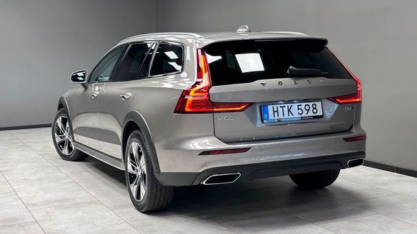 Volvo V60 Cross Country B4 AWD 146 kW image number 22