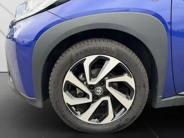 Car image 21