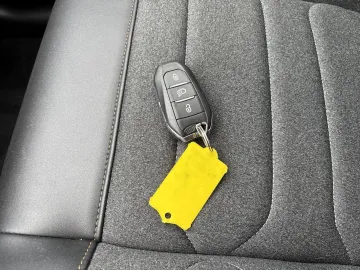 Car image 26
