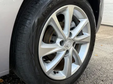 Car image 26