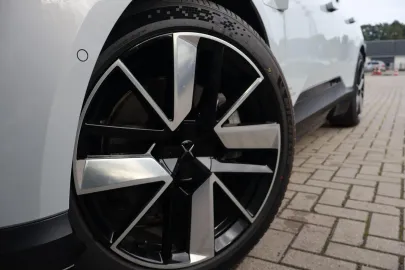 Car image 22