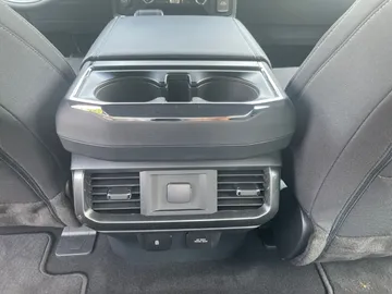 Car image 36