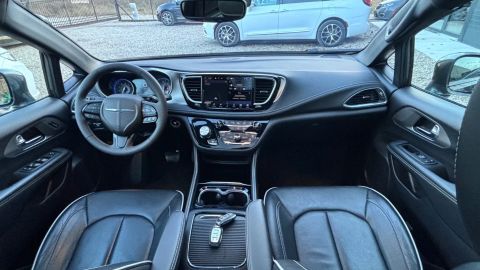 Car image 26