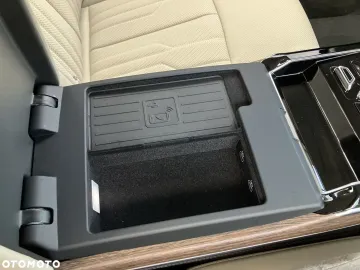 Car image 40