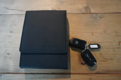 Car image 30
