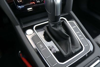 Car image 32