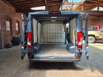 Car image 25