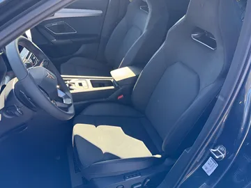 Car image 28