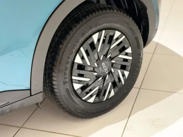 Car image 27