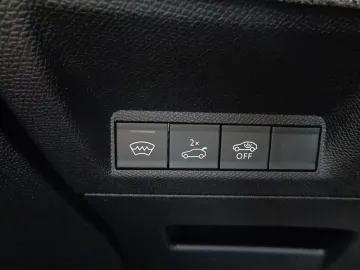 Car image 32