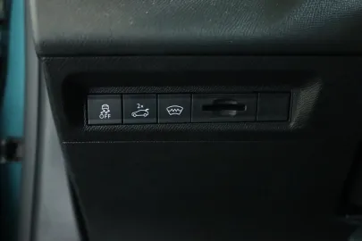 Car image 32