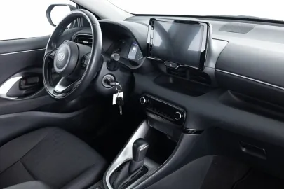 Car image 4